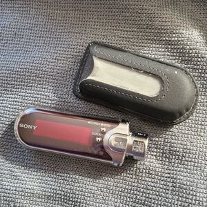 Vintage Sony NW-E407 Network Walkman Portable Silver Rare Case Retro MP3 Player